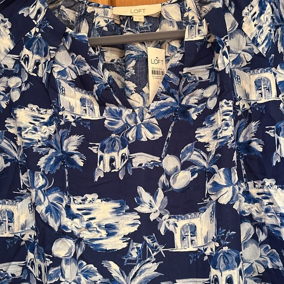 Loft Corfu Weekend Pleated V-neck Blouse - NWT - Picture 2 of 6